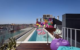 Moxy Lisbon City